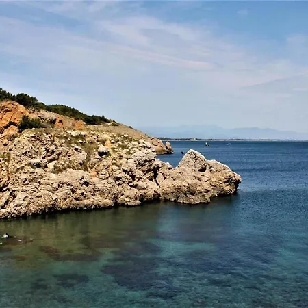 Apartment House In La Escala Near Els Riells *