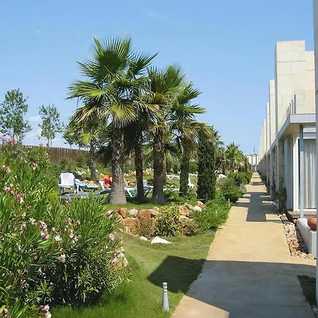 Facing The Pool * L'Escala