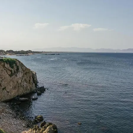 Apartment House In La Escala Near Els Riells *