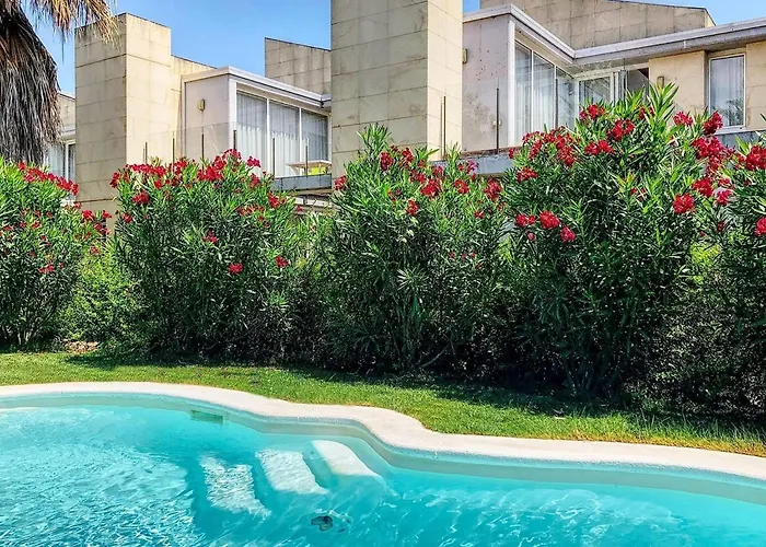House In La Escala Near Els Riells Апартаменты